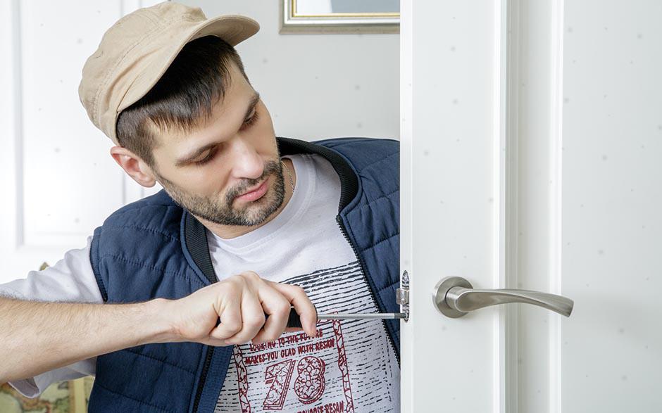 travaux à nos artisans serrurier prix Courbevoie
