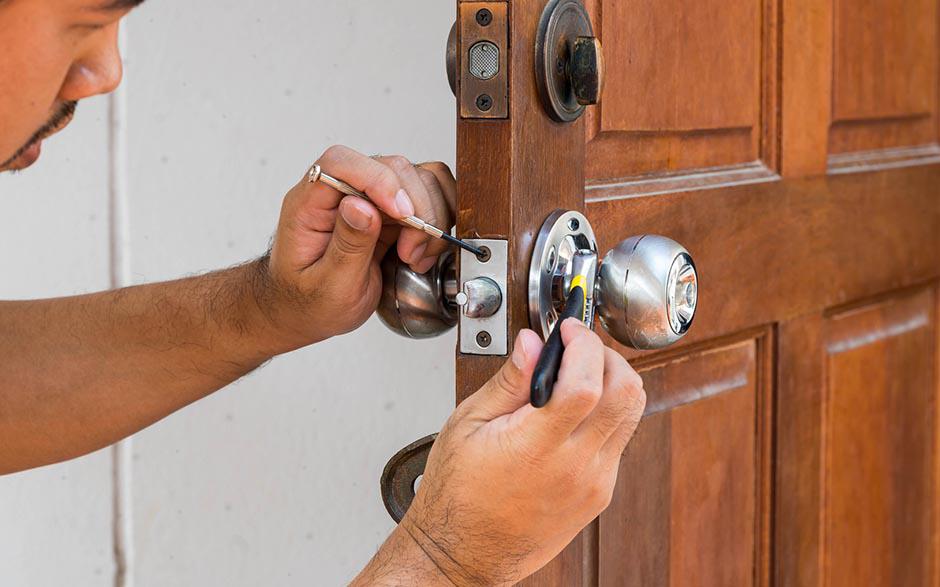 travaux à nos artisans serrurier prix Courbevoie